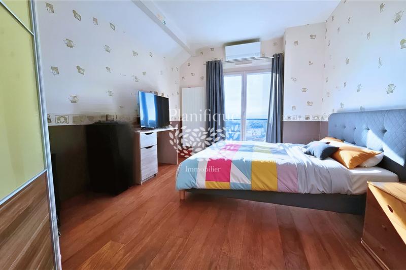 Maison - 299 m² - 7 pièces