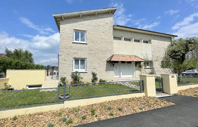 Maison - 329 m² - 10 pièces