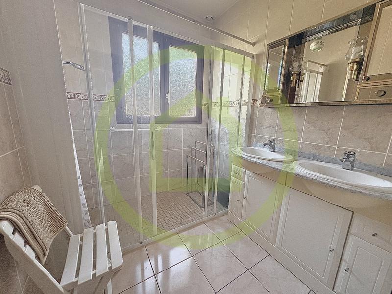 Maison - 162 m² - 8 pièces