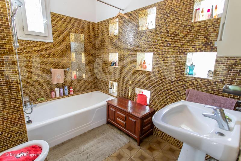 Maison - 180 m² - 7 pièces