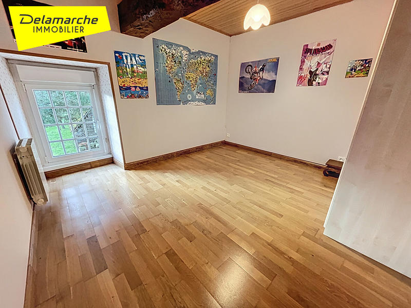 Maison - 185 m² - 10 pièces