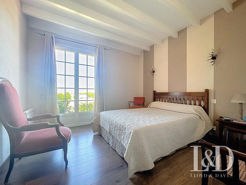 Maison contemporaine - 263 m² - 7 pièces