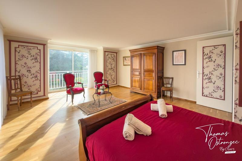 Maison - 600 m² - 15 pièces