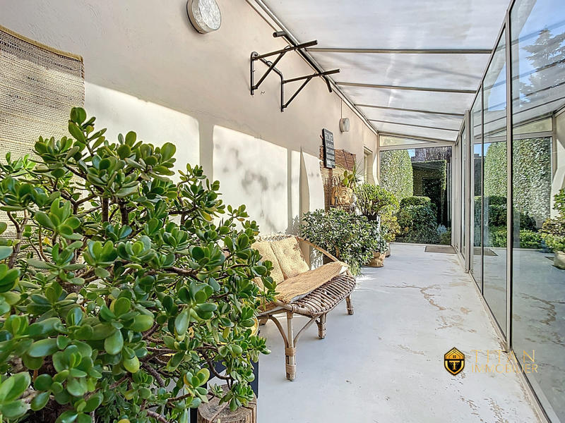 Maison - 333 m² - 10 pièces