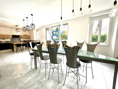 Propriété - 446 m² - 12 pièces