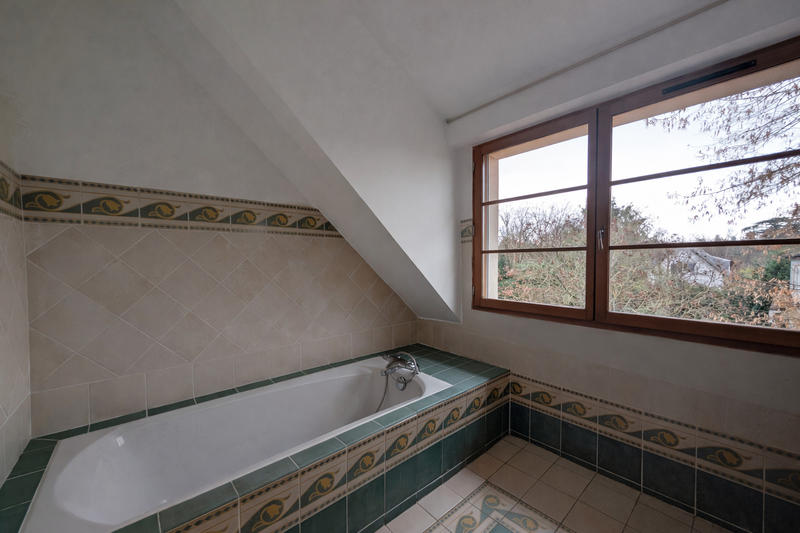 Propriété - 230 m² - 6 pièces