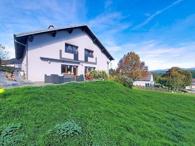 Maison - 226 m² - 8 pièces