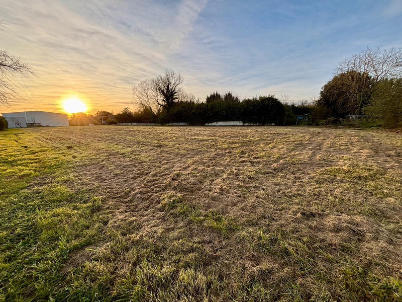 Terrain constructible - 2 470 m²