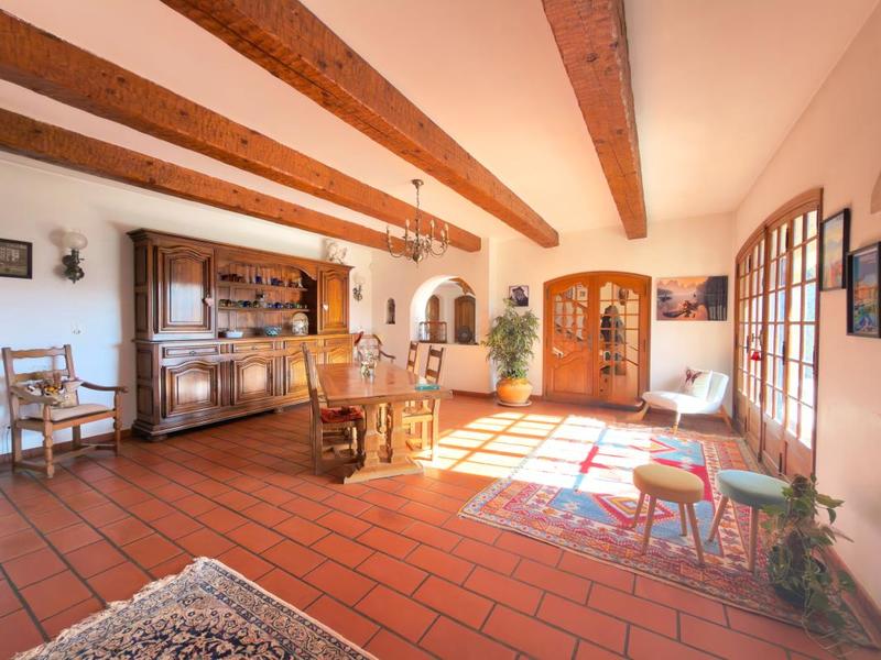 Propriété - 203 m² - 6 pièces