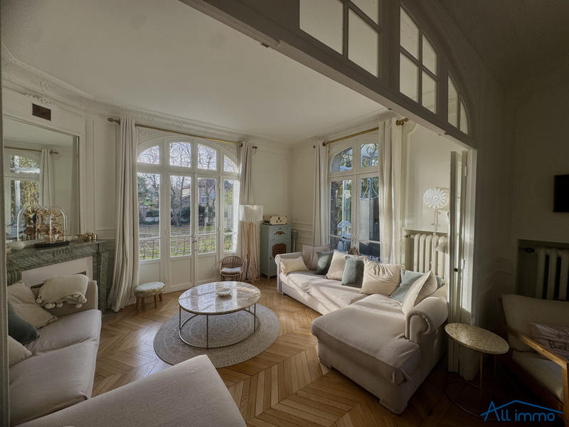 Maison - 280 m² - 7 pièces