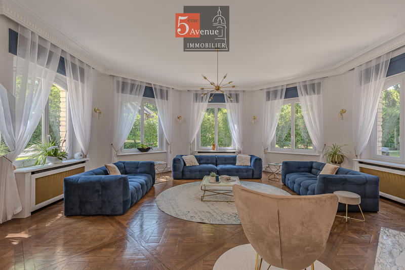 Maison - 400 m² - 12 pièces