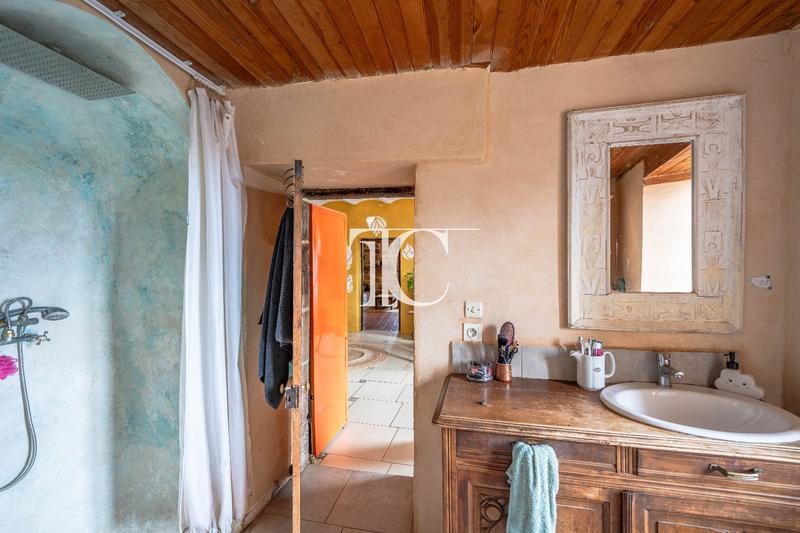 Maison - 275 m² - 11 pièces