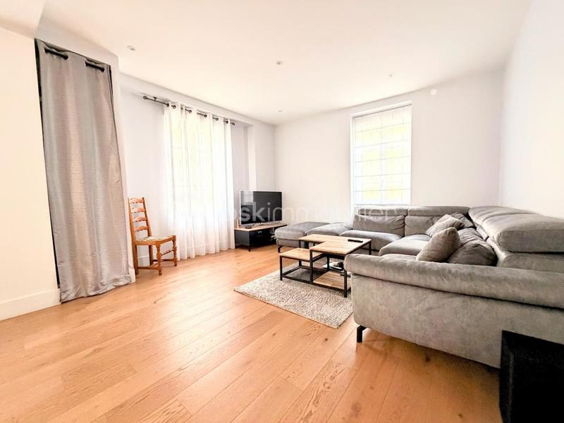 Maison - 289 m² - 12 pièces