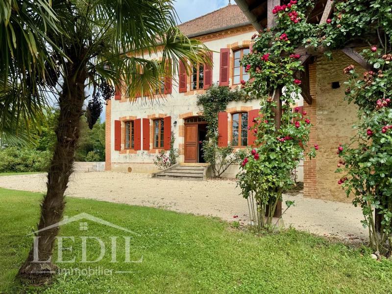 Maison - 424 m² - 7 pièces