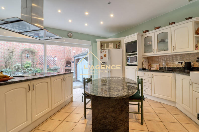 Maison - 335 m² - 8 pièces