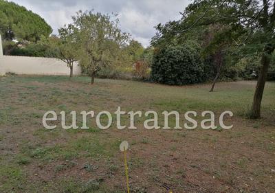 Terrain constructible - 1 821 m²
