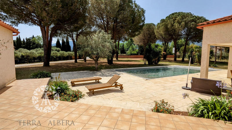 Villa - 254 m² - 8 pièces