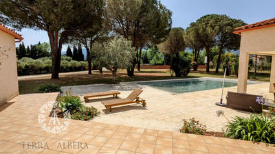 Villa - 254 m² - 8 pièces