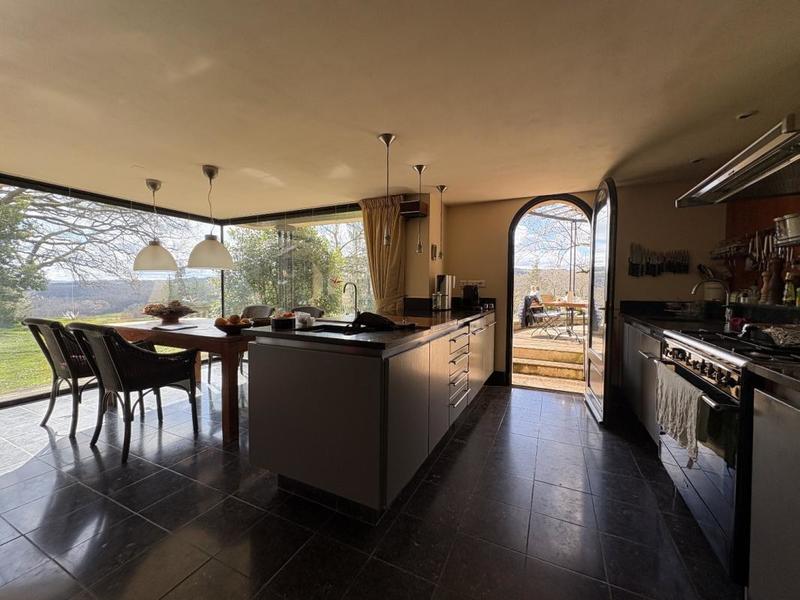 Maison d'architecte - 266 m² - 7 pièces