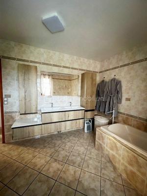 Pavillon - 180 m² - 5 pièces