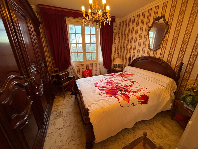 Maison - 285 m² - 11 pièces