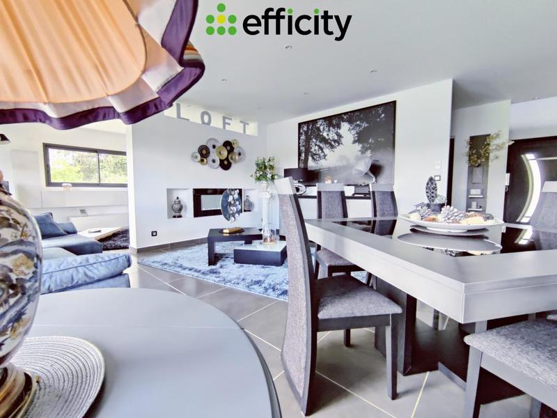 Maison - 215 m² - 6 pièces