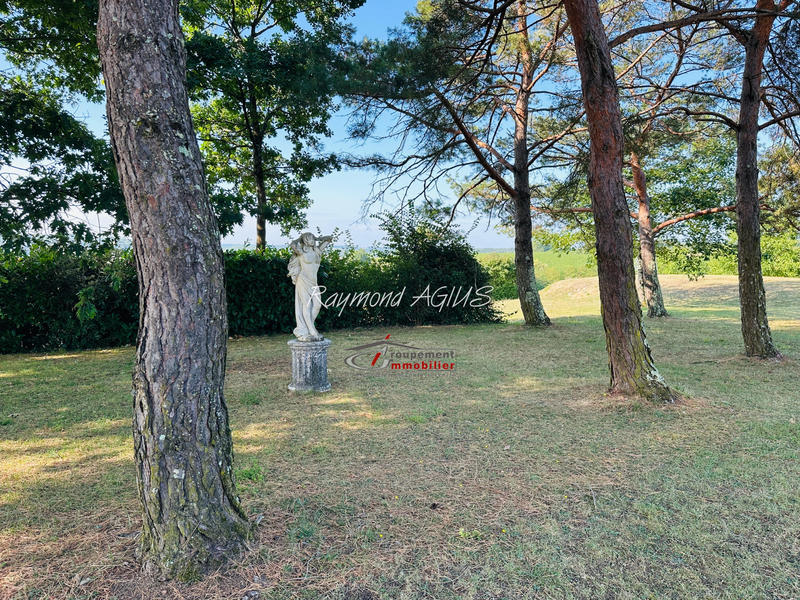 Maison - 390 m² - 14 pièces