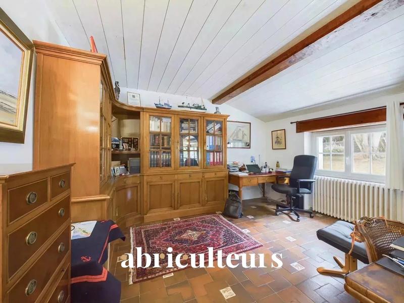 Maison - 235 m² - 8 pièces