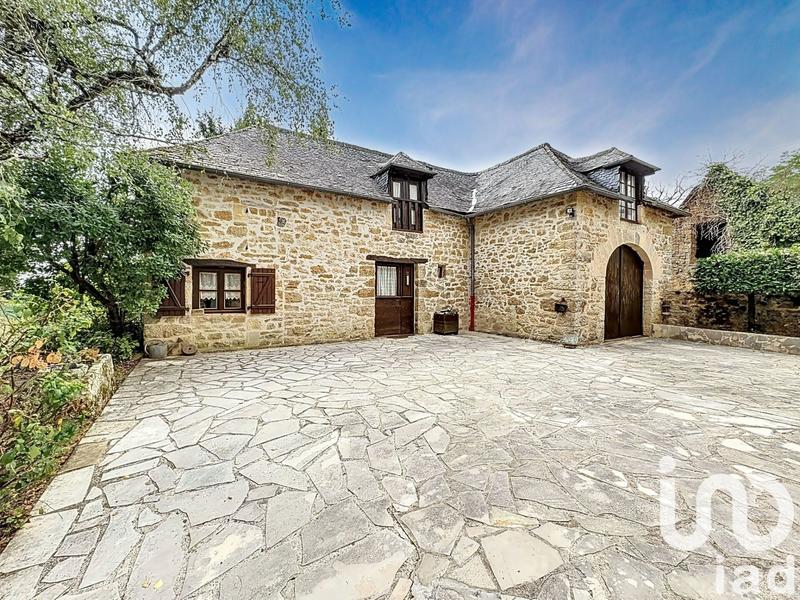 Maison - 229 m² - 8 pièces