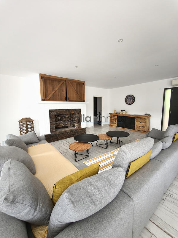 Maison - 230 m² - 7 pièces