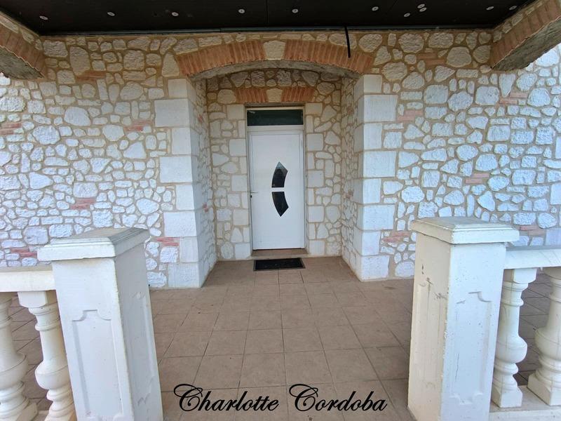 Maison - 233 m² - 8 pièces