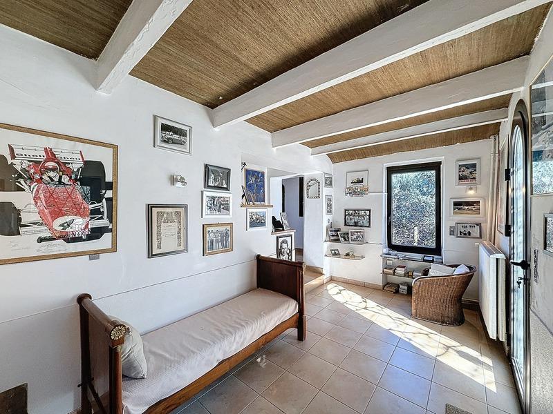 Propriété - 650 m² - 14 pièces