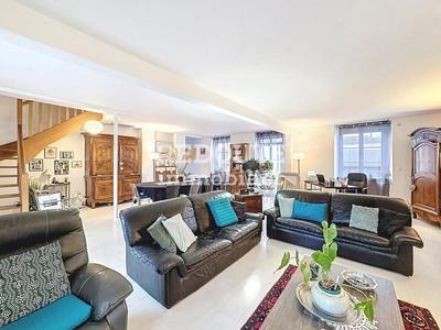 Maison - 212 m² - 6 pièces