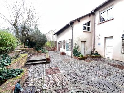 Maison - 227 m² - 7 pièces