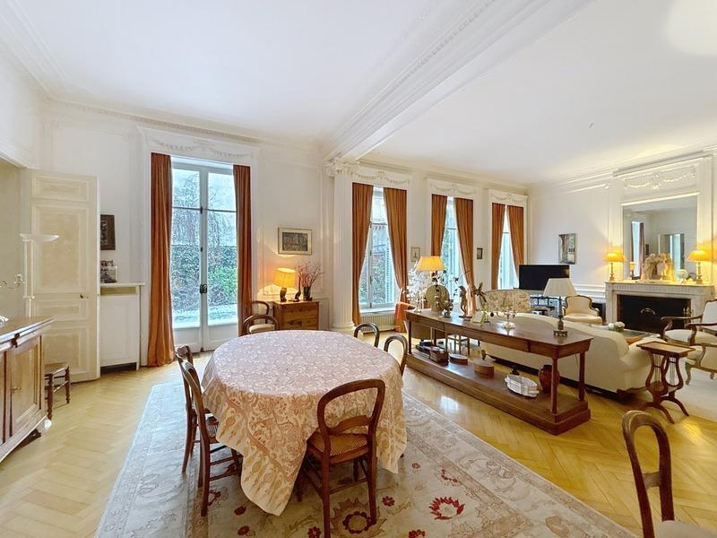 Appartement bourgeois - 257 m² - 6 pièces