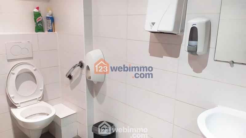 Local commercial - 75 m² - 1 pièce