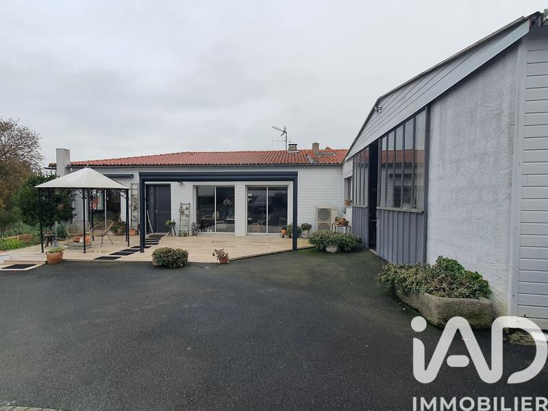 Maison - 220 m² - 8 pièces