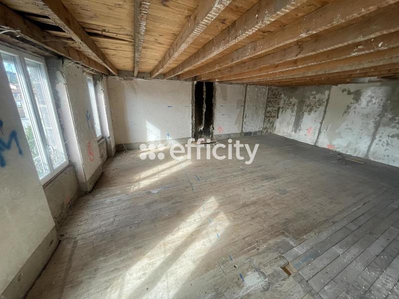 Maison - 250 m² - 6 pièces