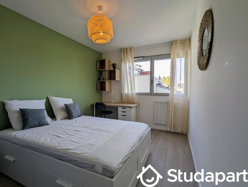 Chambre - 11 m² - 1 pièce