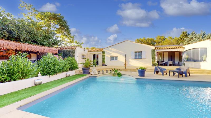 Maison - 181 m² - 9 pièces