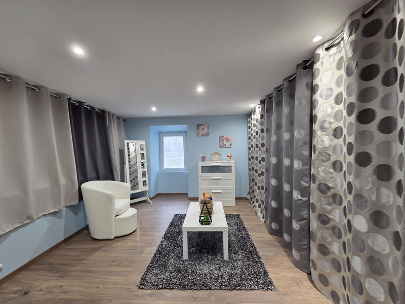 Maison - 222 m² - 7 pièces