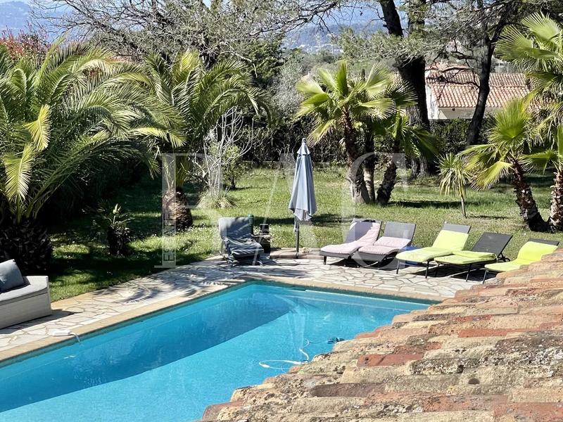 Villa - 180 m² - 6 pièces