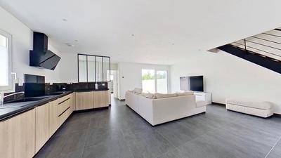 Maison - 102 m² - 4 pièces