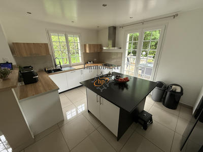 Maison - 210 m² - 6 pièces