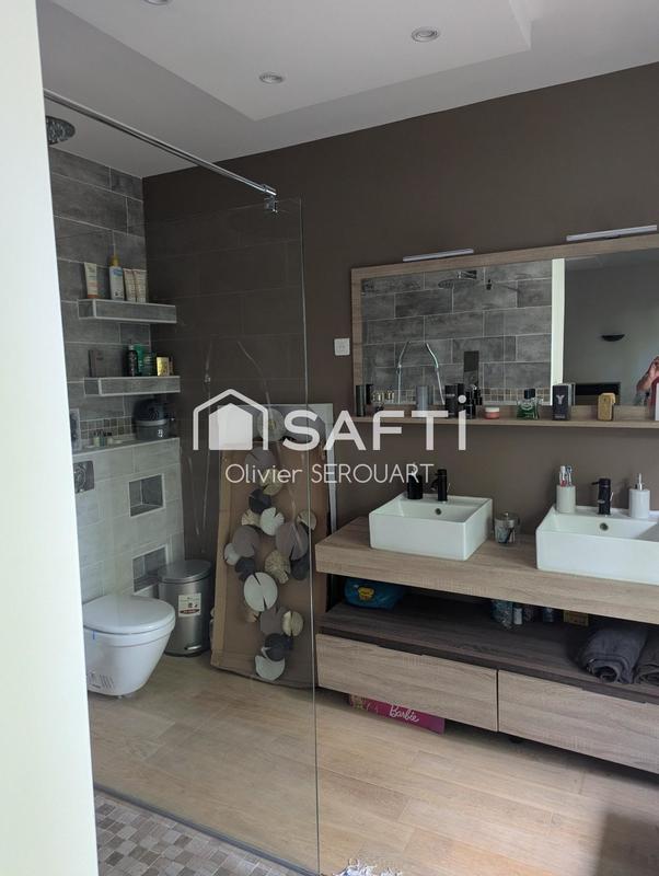 Maison - 215 m² - 7 pièces