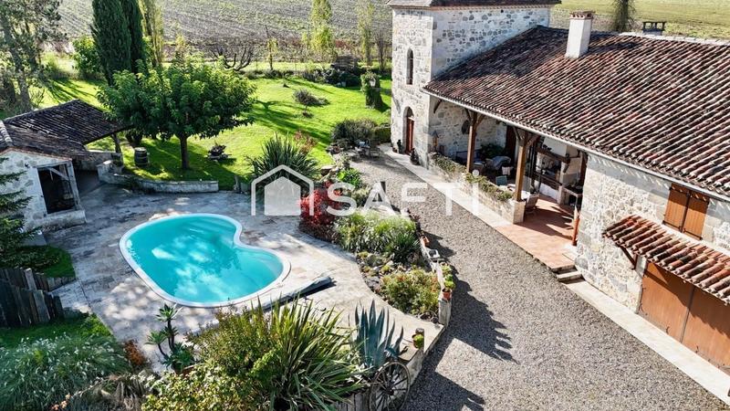 Maison - 300 m² - 8 pièces