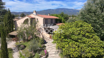 Maison - 320 m² - 9 pièces