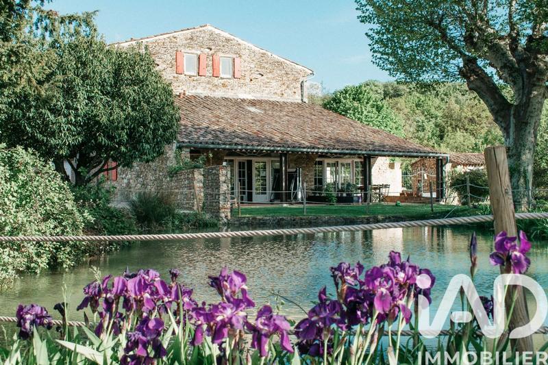 Maison - 750 m² - 24 pièces