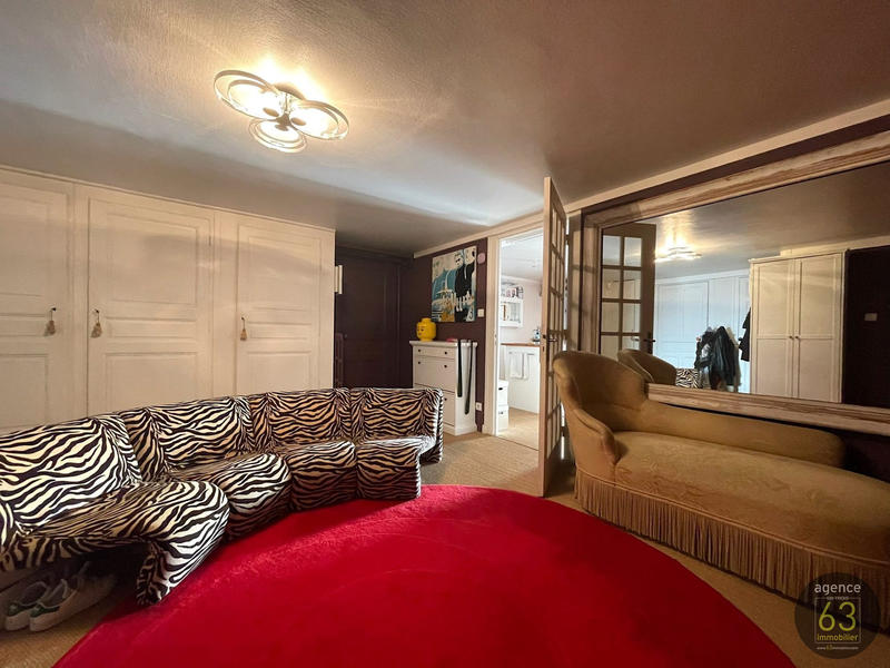 Maison - 269 m² - 9 pièces