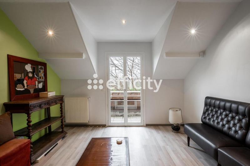 Maison - 250 m² - 11 pièces